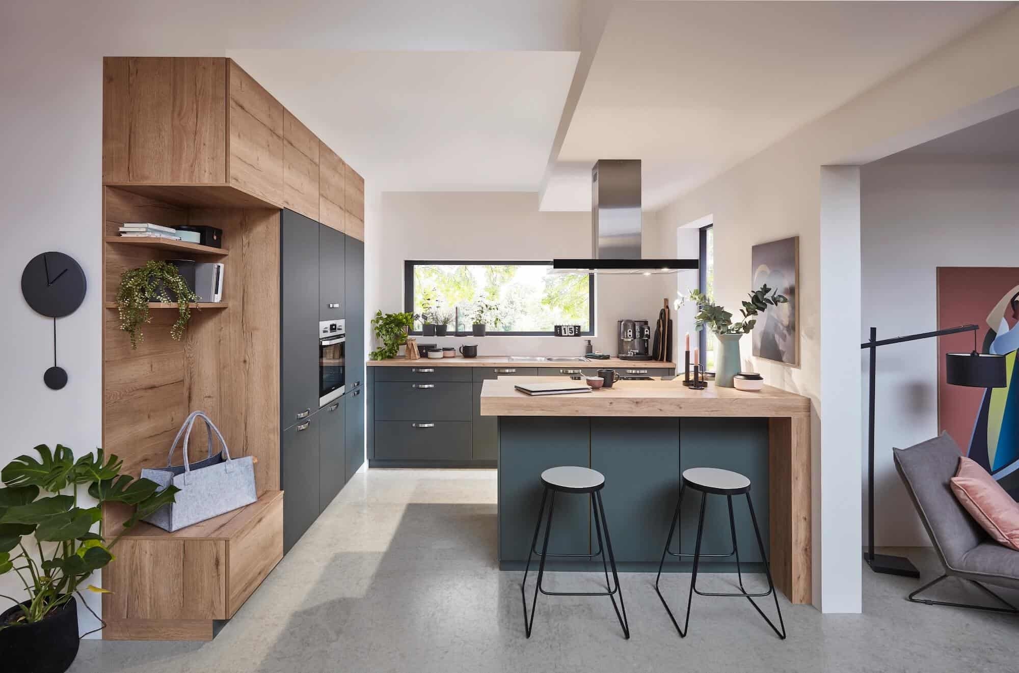 Nobilia-moderne-G-Küche-mit-Tresen
